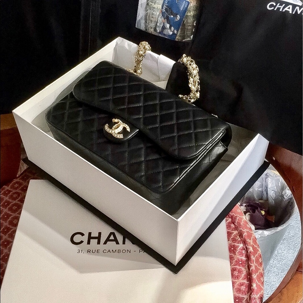 LTD CHANEL Handbag classic black pearl chain/clasp